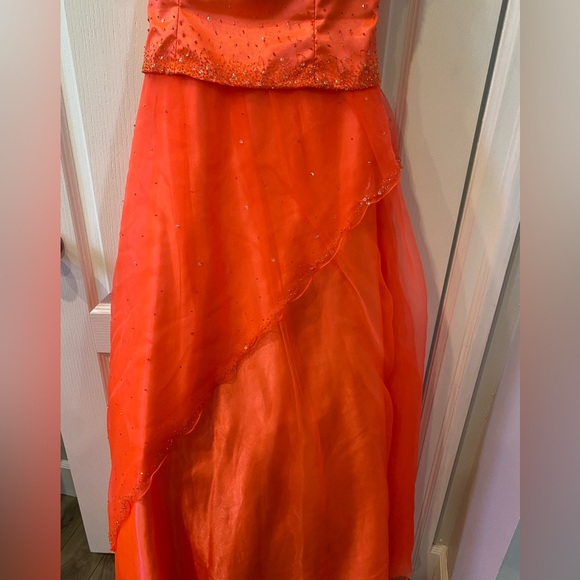 TIFFANY DESIGNS FORMAL DRESS - Picture 3 of 8